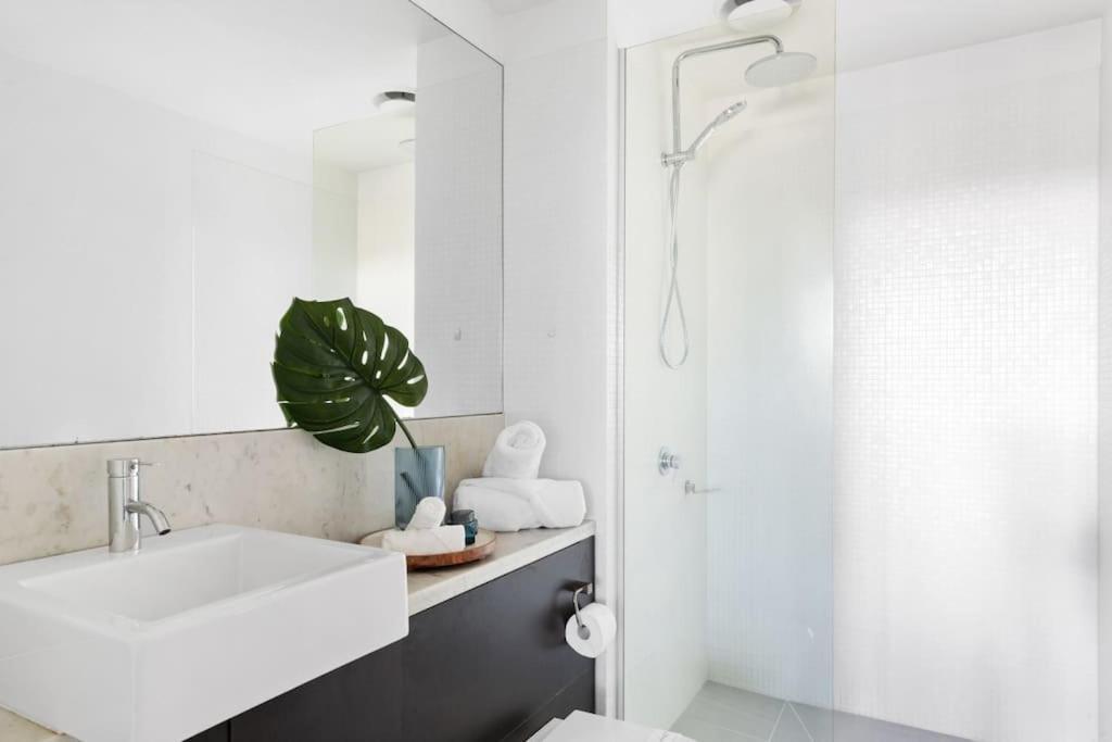 Urban Uptown: Stylish Richmond Apartment Melbourne